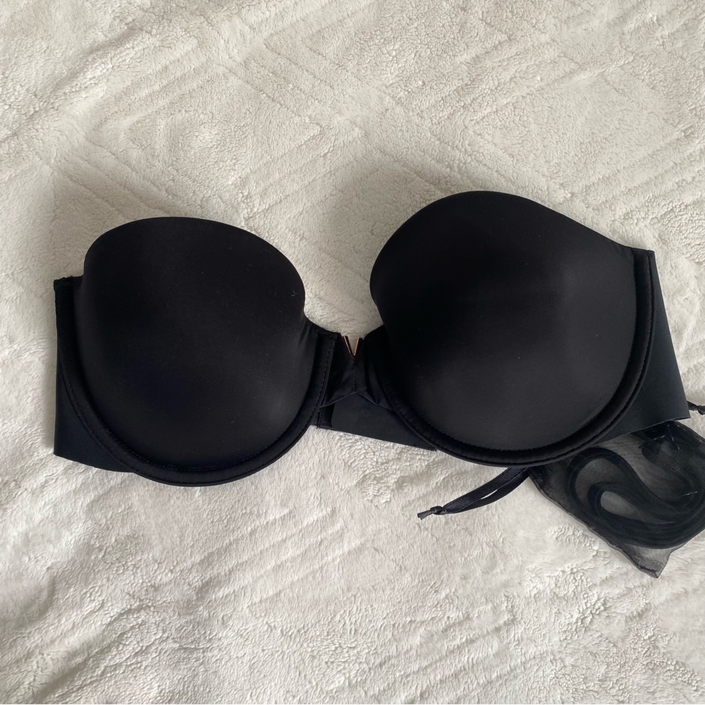 Victorias secret. Black multiway bra.
